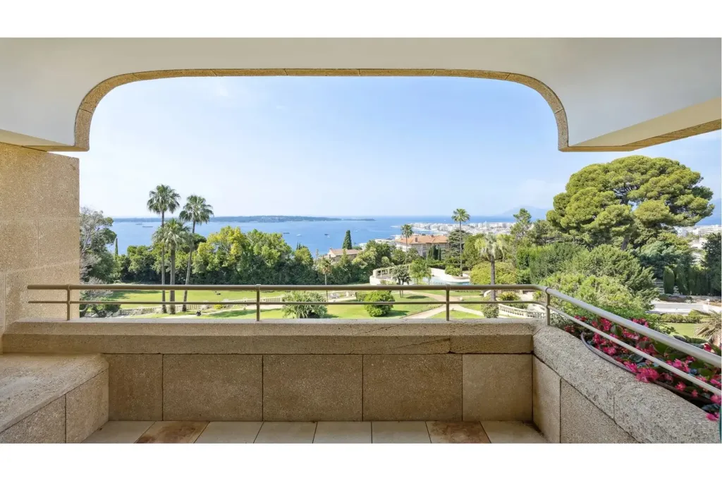 Terrace - Luxury Apartment with Pool in Californie, Cannes