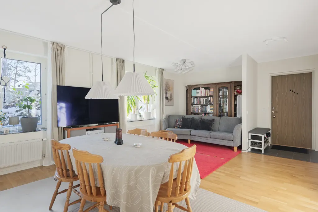Söögituba - Modern Flat with Balcony in Silverdal