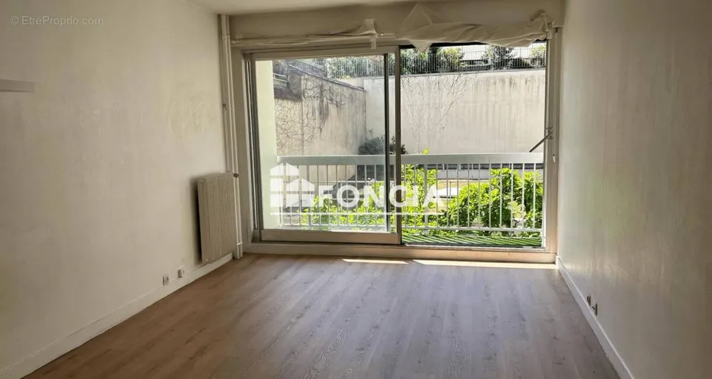Pièces - Studio avec Balcon et Parking à Montparnasse