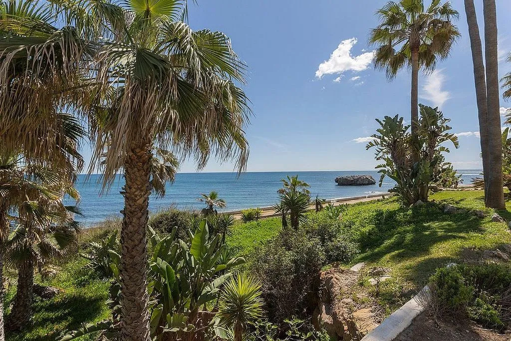 Aed - Twin-Adjoined House with Sea View in Casares