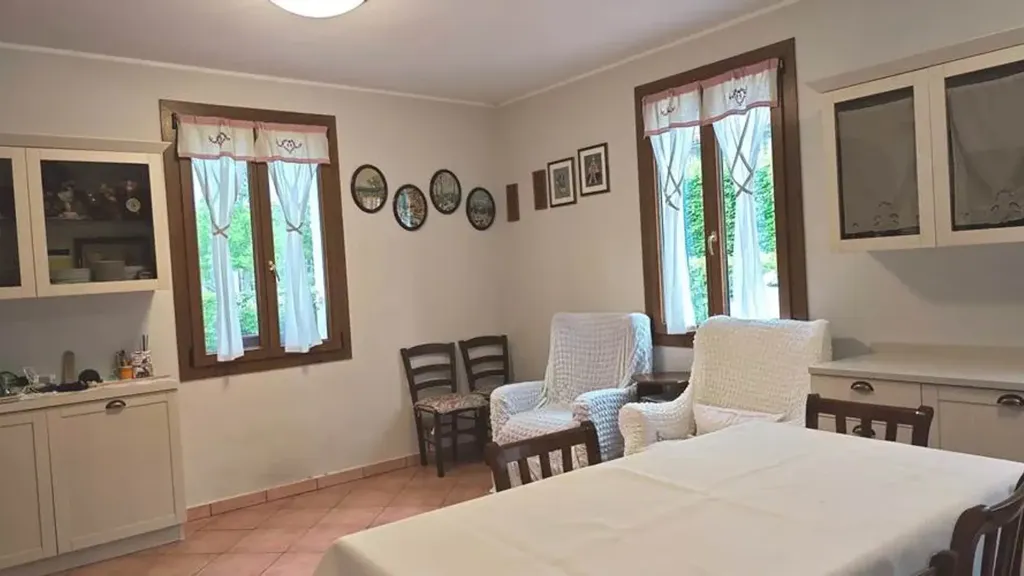Dining Room - Villa with Pool and Garden in Correggio
