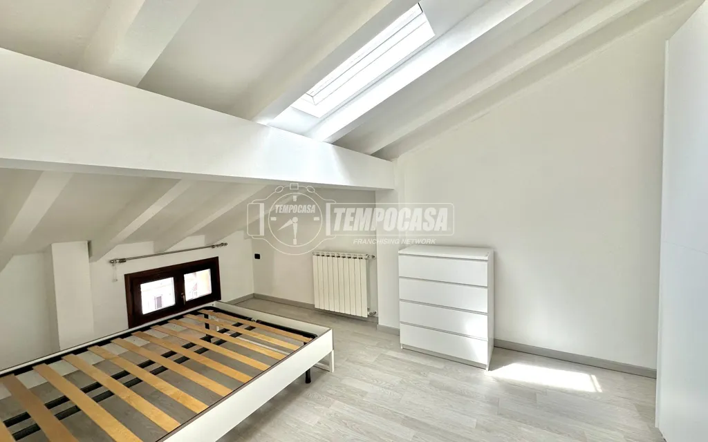 Pièces - Rustic Trilocale with Balcony in Busto Arsizio