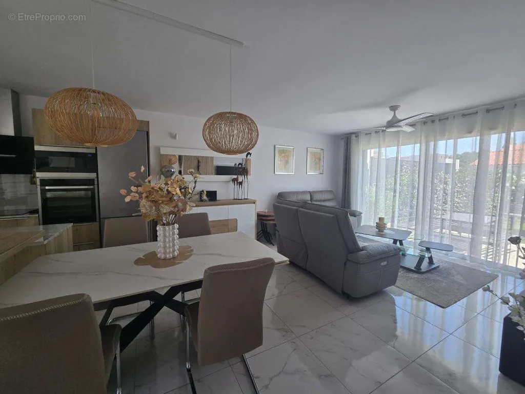 Sala da pranzo - Contemporary House with Pool Potential in Saint-Cyprien