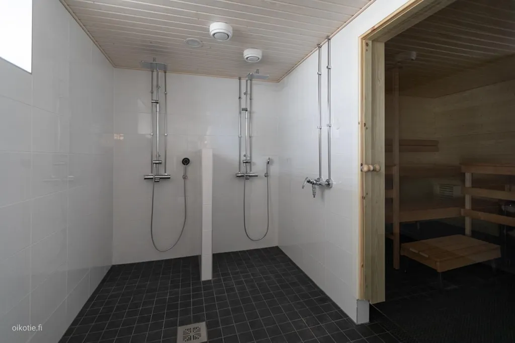 Salles de bain - Modern Flat with Balcony in Myllypuron