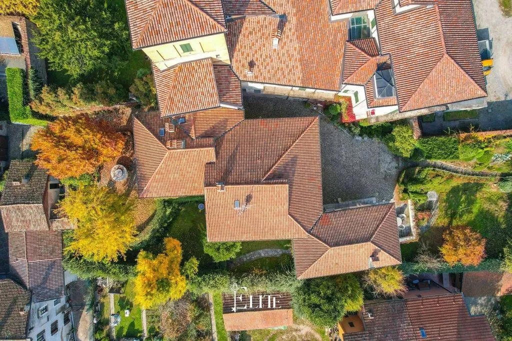 Õhuvaade - Historic Villa with Private Garden in Azzate