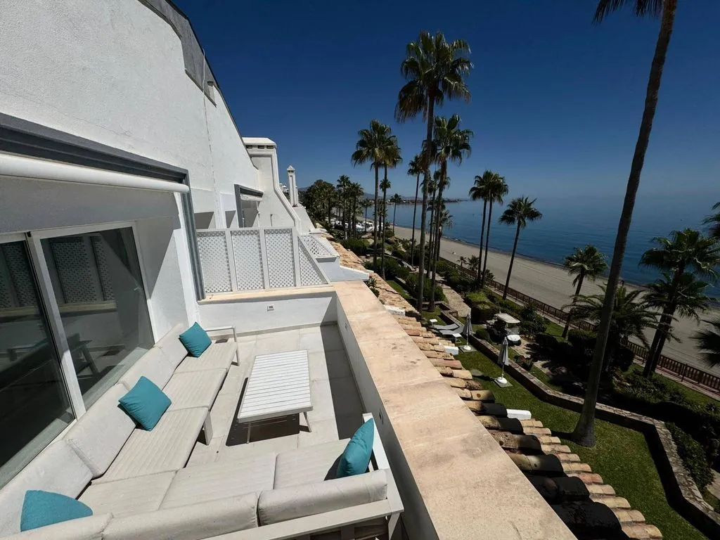 Terrasse - Frontline Duplex Penthouse with Sea View in Estepona