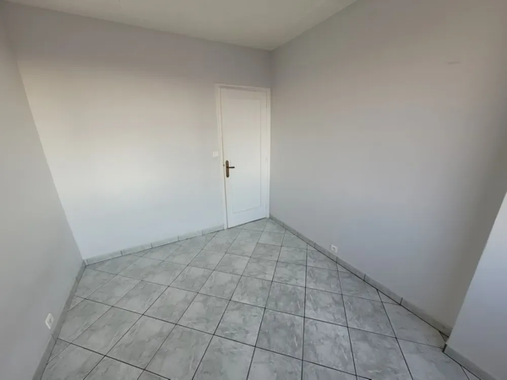 Pièces - Appartement F2 avec Cuisine Intégrée près des Lycées