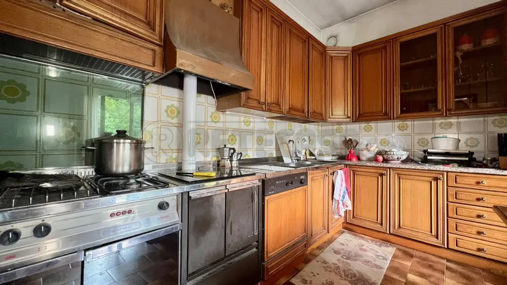 Cuisine - Villa with Secure Vault in Vo'