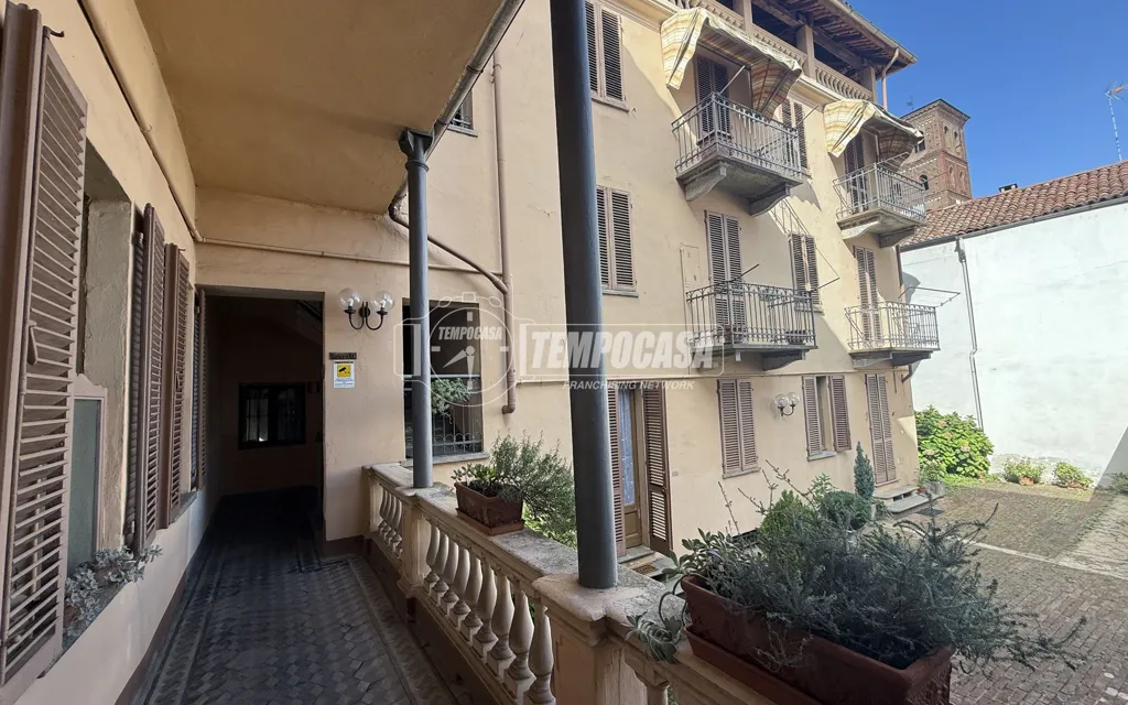 Balcone - Apartment with Balcony in Central Asti