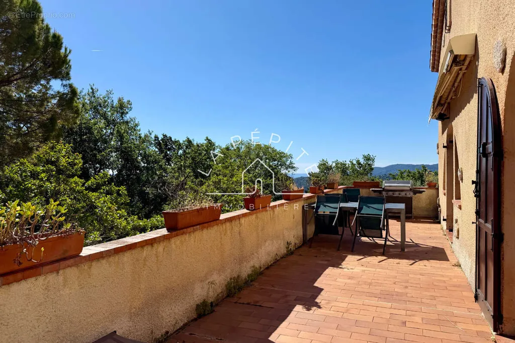 Terrass - Charming Provençal House with Sea View in Spéracèdes