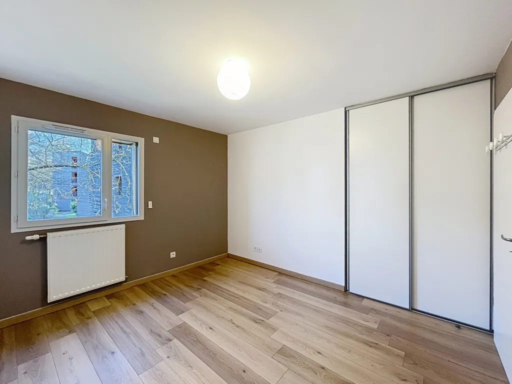 Magamistoad - Spacious T5 Duplex with Terrace in Grenoble