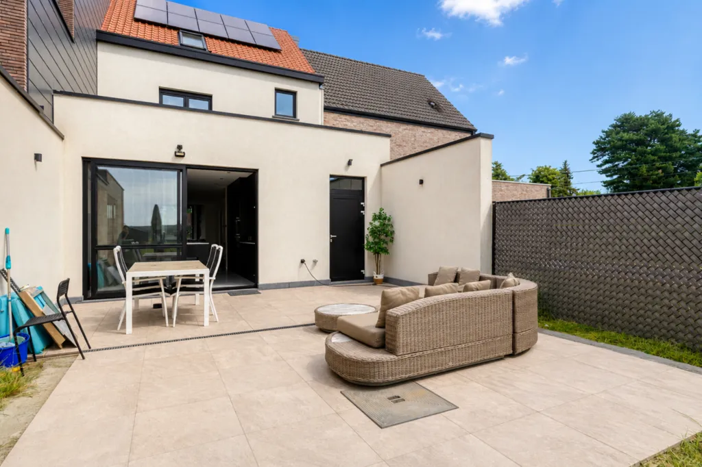 Aed - Fully Renovated House with Solar Panels in Idegem