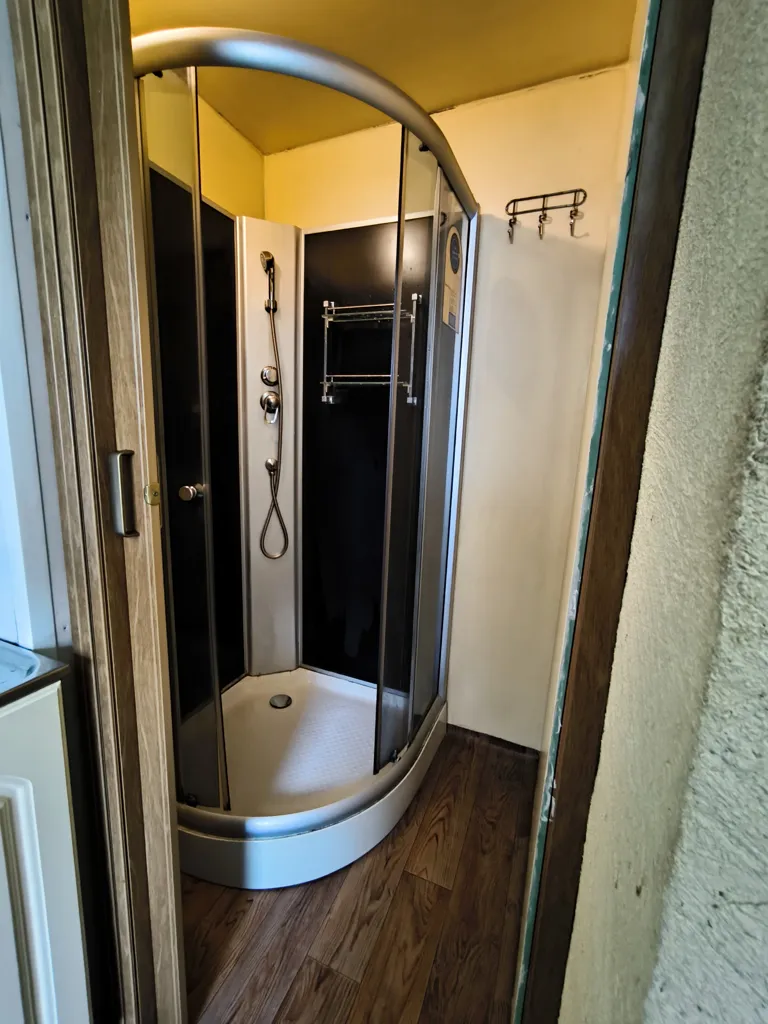 Bagni - Cottage with Garden in Suburb