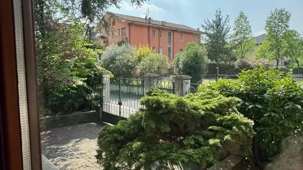 Spacious Apartment with Garden View in Brescia