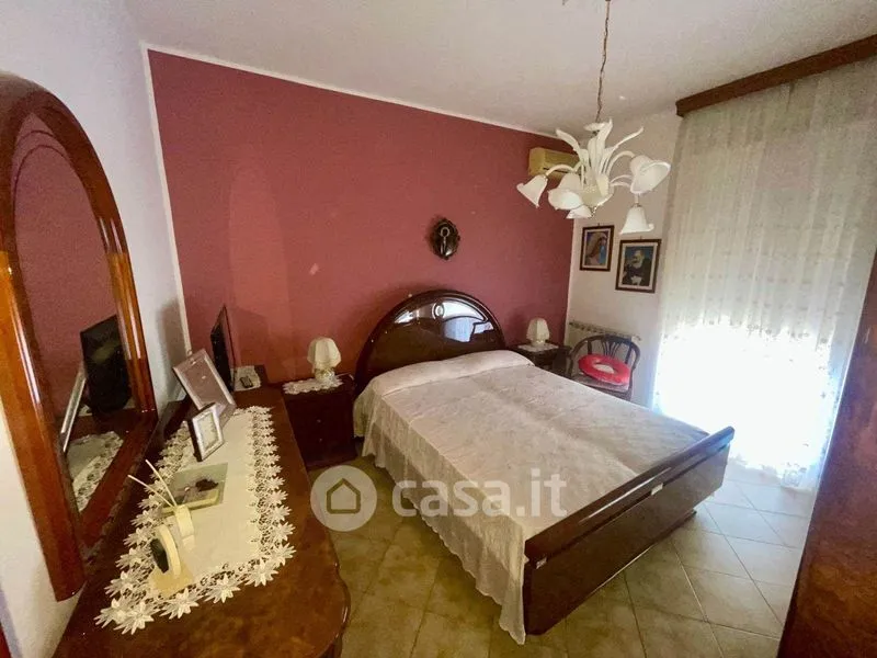Chambres - Three-bedroom Apartment in Cristo Re, San Cataldo