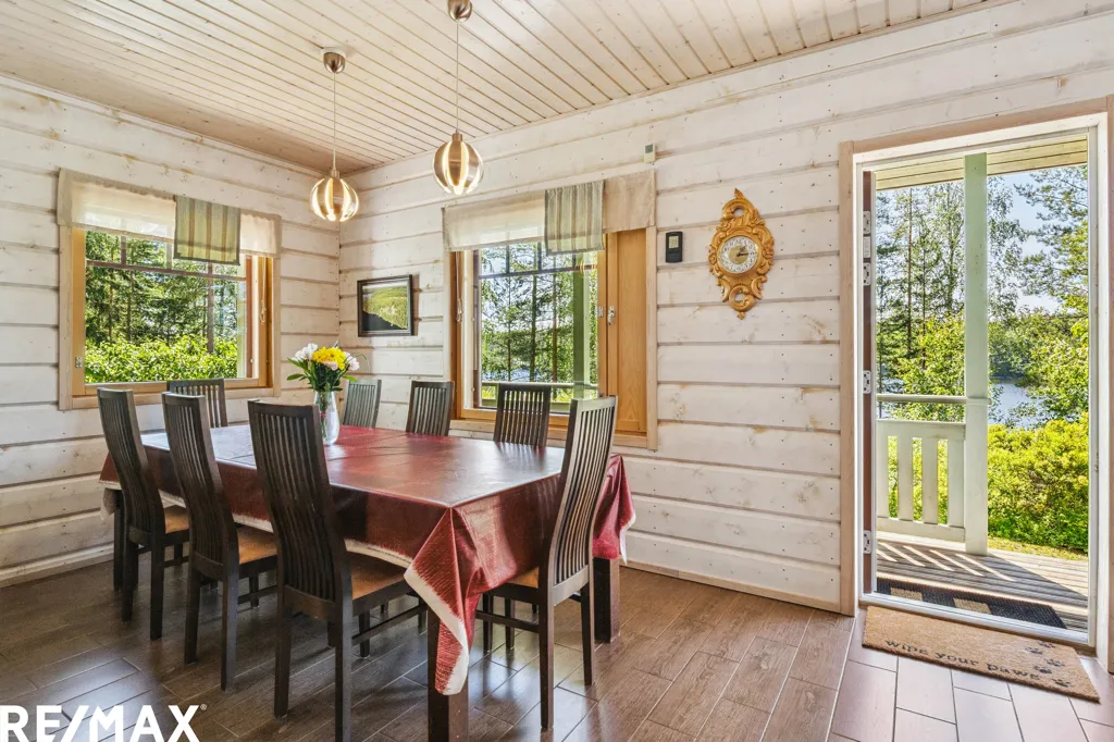 Sala da pranzo - Geothermal House with Private Beach in Taipalsaari
