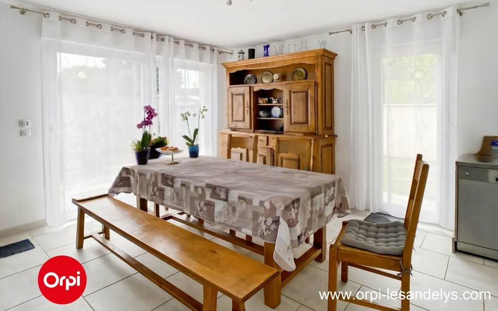 Salle à manger - Maison Récemment Construite avec Jardin à Vexin sur Epte