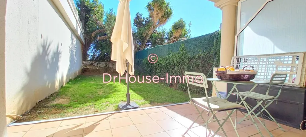 Terrace - Bright 3-Bed Apartment with Terrace in Nice