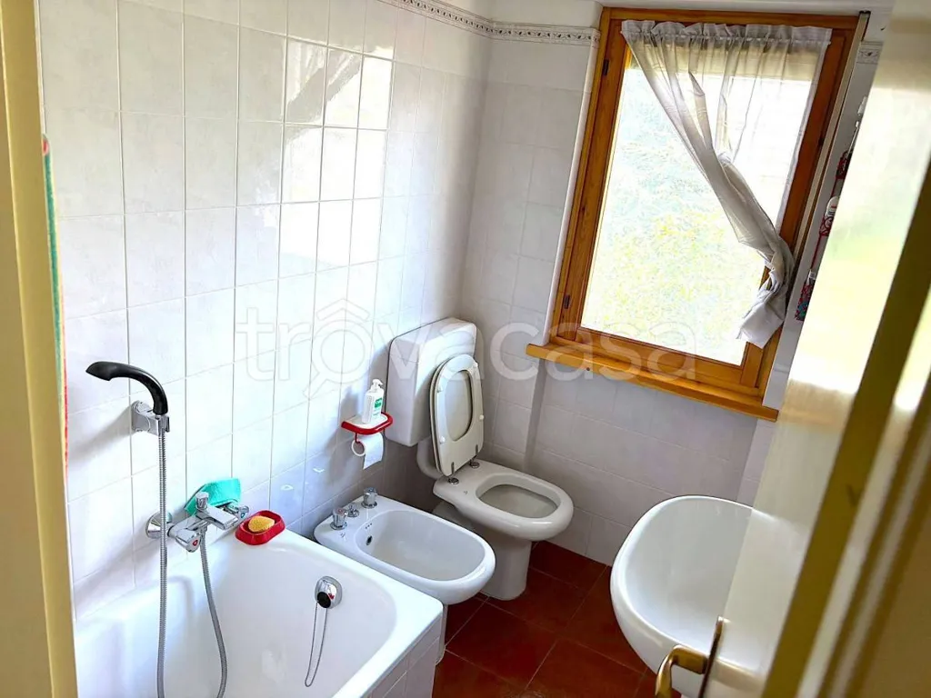 Vannitoad - Three-bedroom Apartment with Balcony in Oulx