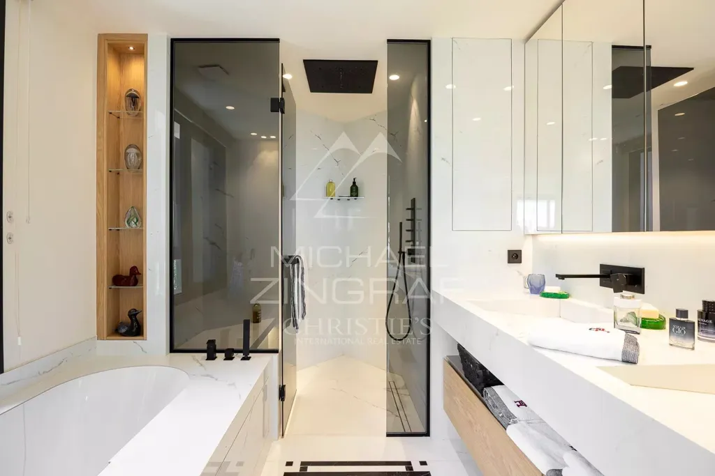 Salles de bain - Villa de luxe avec vue mer à Cannes