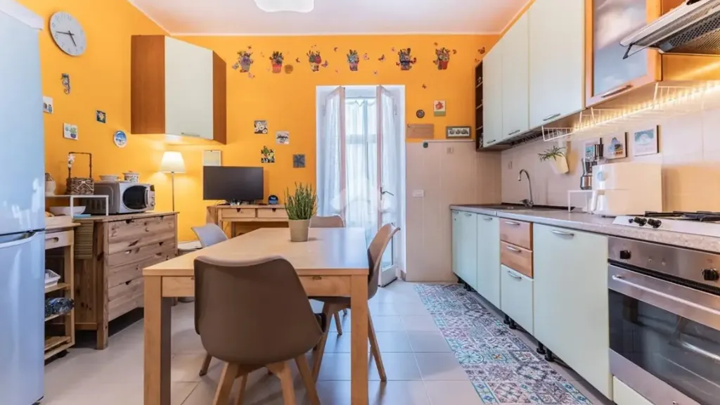 Köök - Rearranged Apartment with Balcony in Sutri