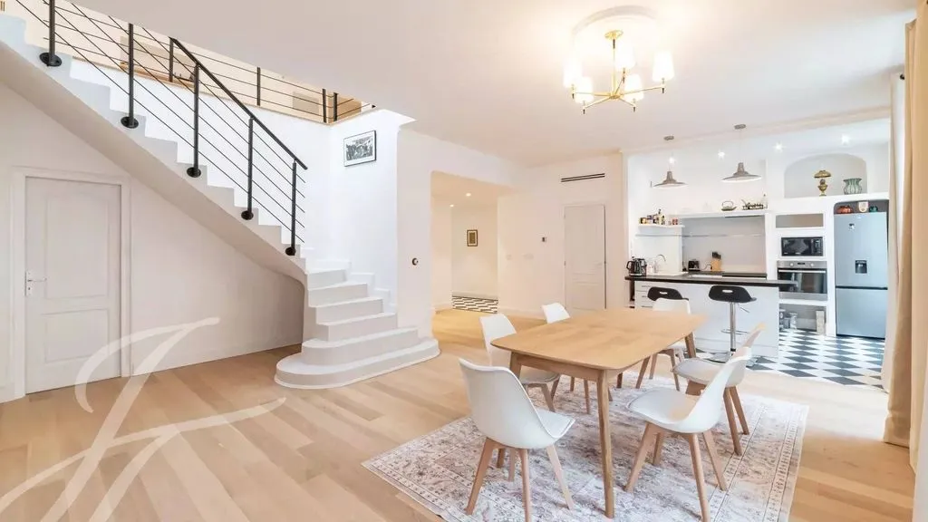 Salle à manger - Appartement Duplex Rénové au Centre de Cannes