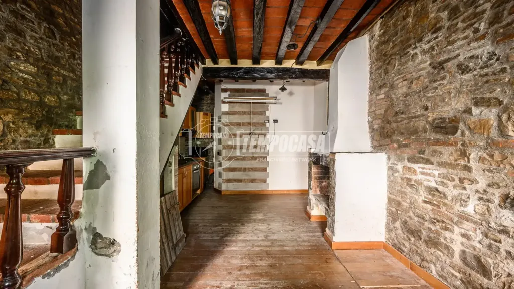 Hallway - Independent House for Renovation in Maranello