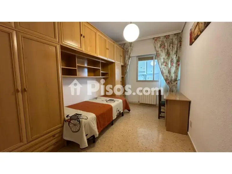 Chambres - Student-Friendly Flat with Balcony in El Pilar