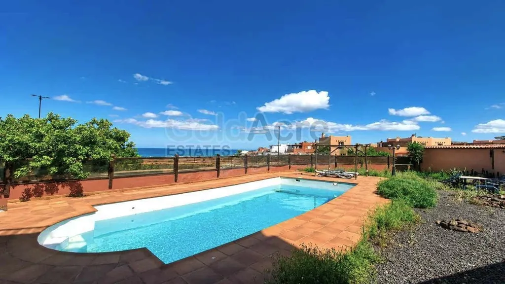 Bassein - Two-Bedroom Apartment with Pool in Corralejo