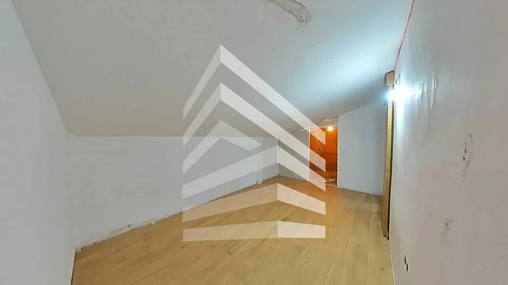 Pièces - Duplex with Terrace in Terrassa