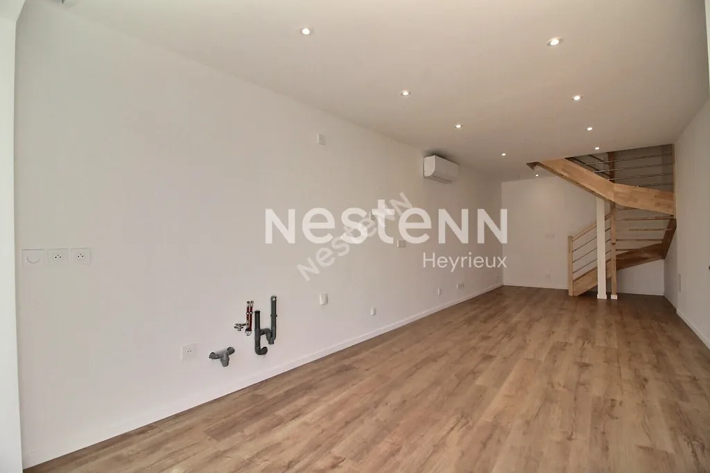 Soggiorno - Refurbished Triplex with Terrace in Heyrieux