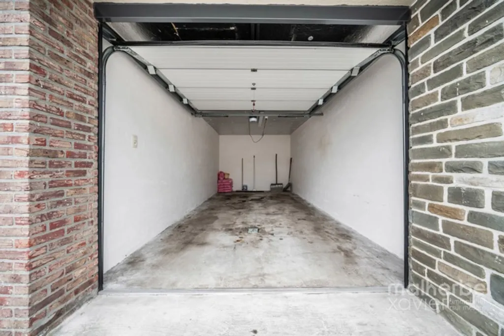 Garage - Ensemble Immobilier Rénové avec Habitation et Garages à Elsenborn