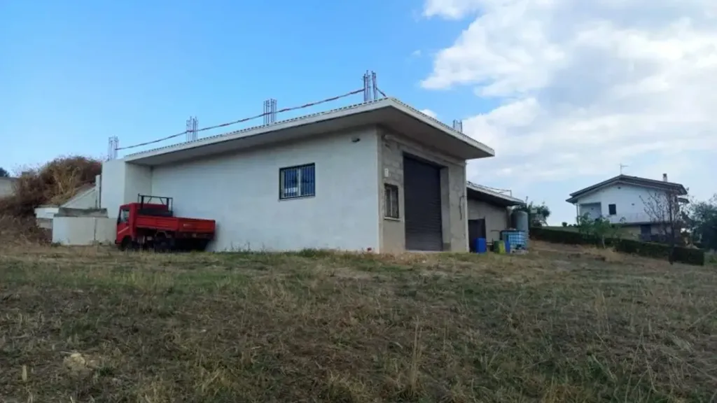 Välivaade - Warehouse with Workshop in Lanciano