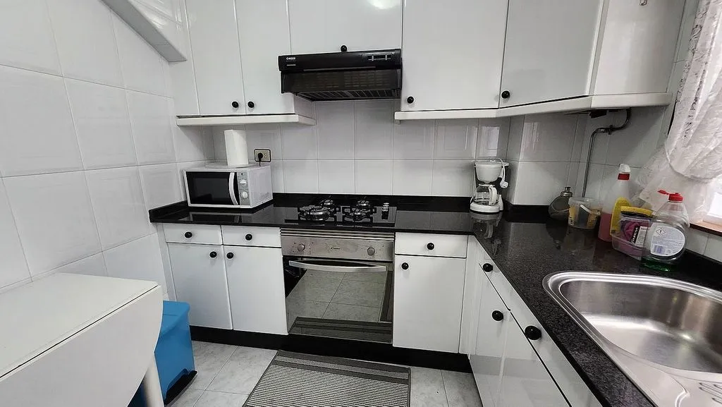 Kitchen - 2-Bedroom Flat with Balcony in Miño