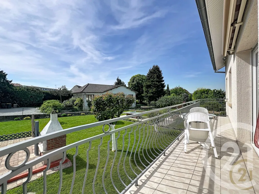 Terrass - Five-Piece House with Garden in Exincourt