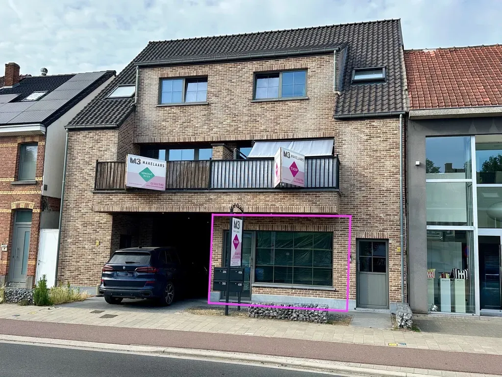 Extérieur - Local Commercial avec Panneaux Solaire à Sint-Niklaas