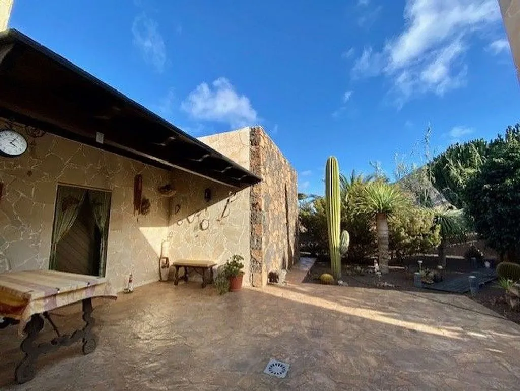 Terrace - Chalet with Garden and Terrace in Los Risquetes