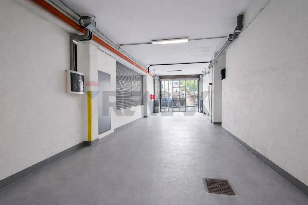 Garage - Garage with Soppalco in Genova