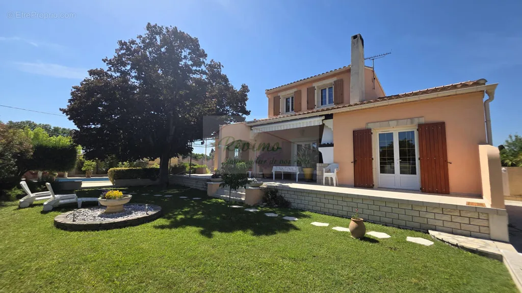 Välivaade - Traditional Villa with Pool in Galargues