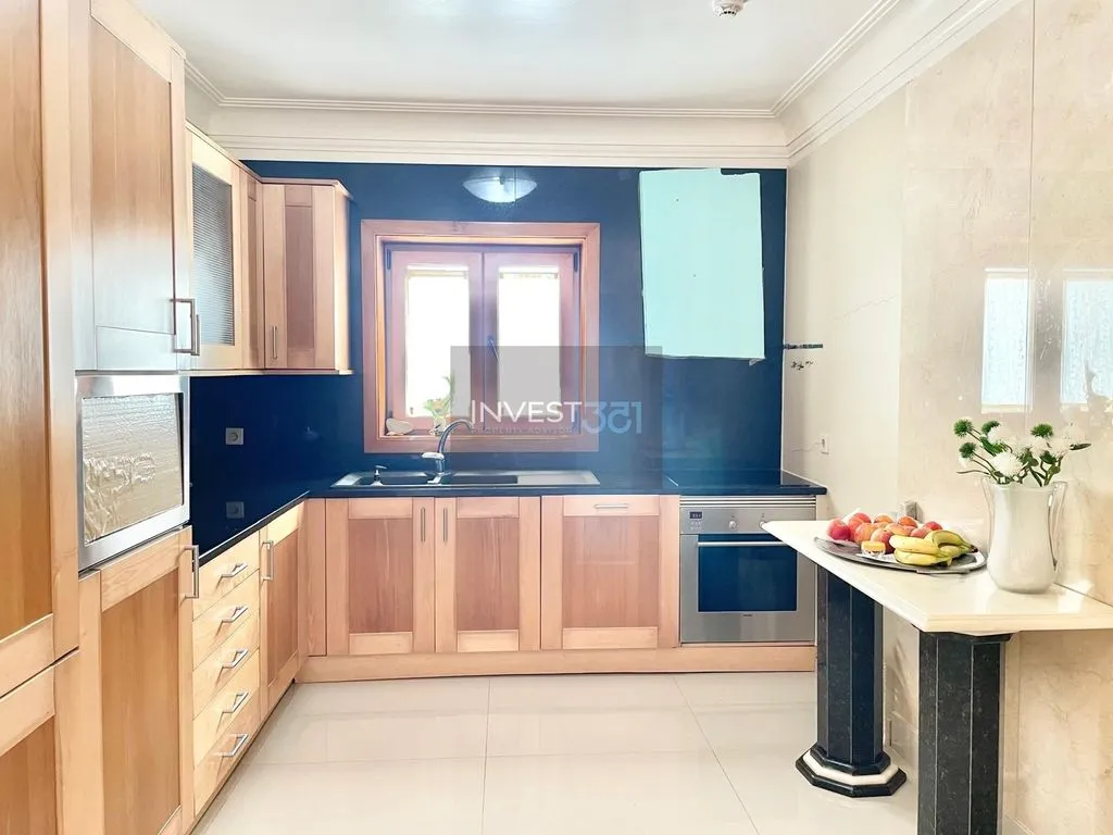 Kitchen - Single-Story Villa with Terrace in Porto