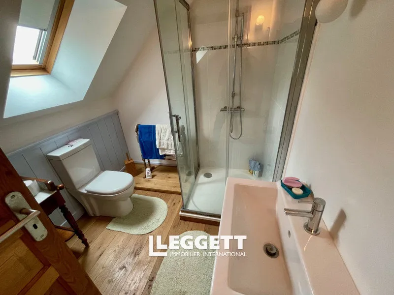 Salles de bain - Maison en Pierre Rénovée avec Jardin à Limerzel