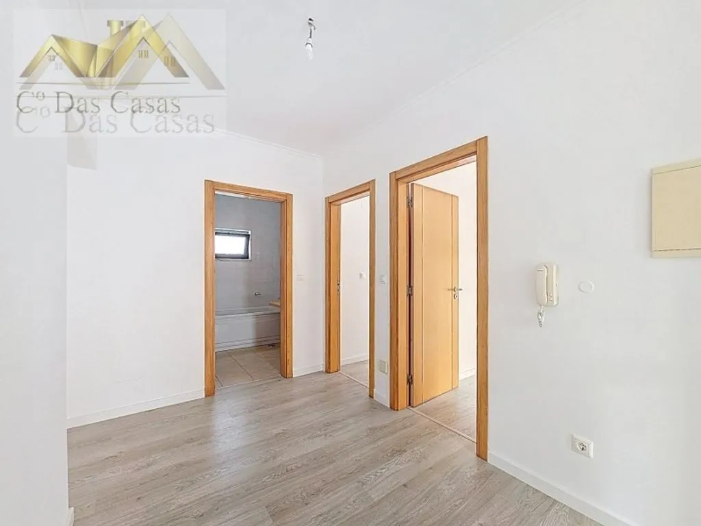 Hallway - Modern House in Final Renovation in Almada