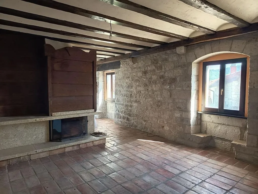 Rooms - Palatial House with Garden in Larumbe