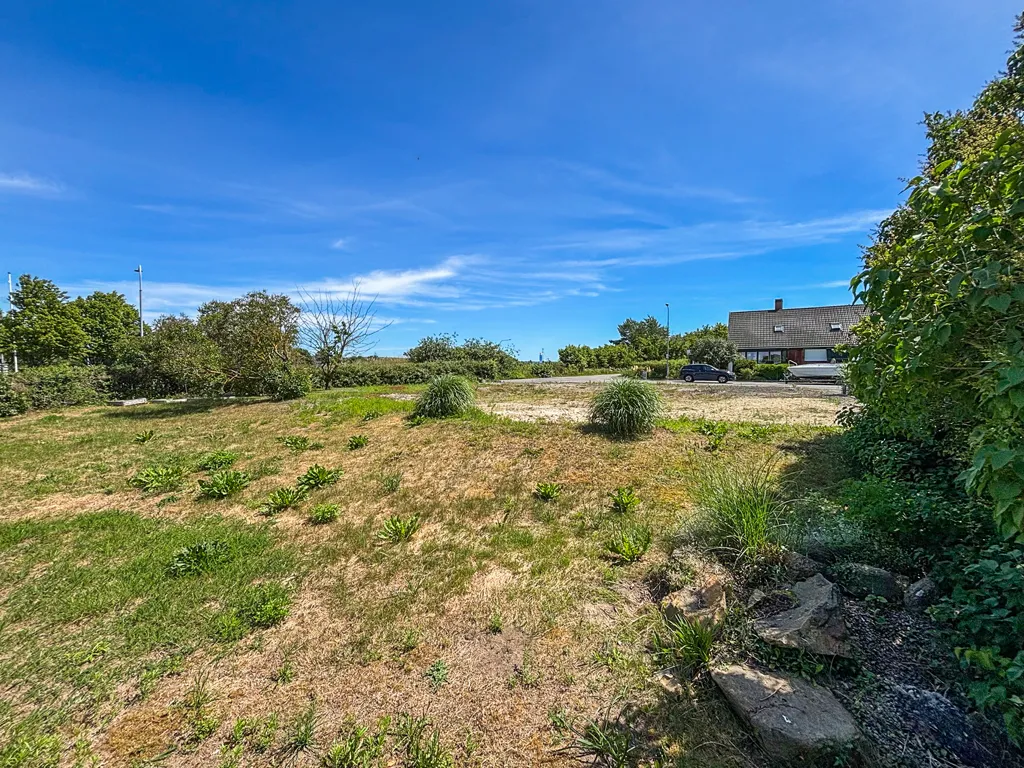 Aed - Unbuilt Plot with Established Garden in Bromölla