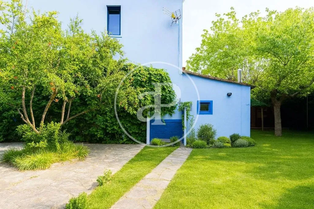 Garden - Period Villa with Garden in Begues