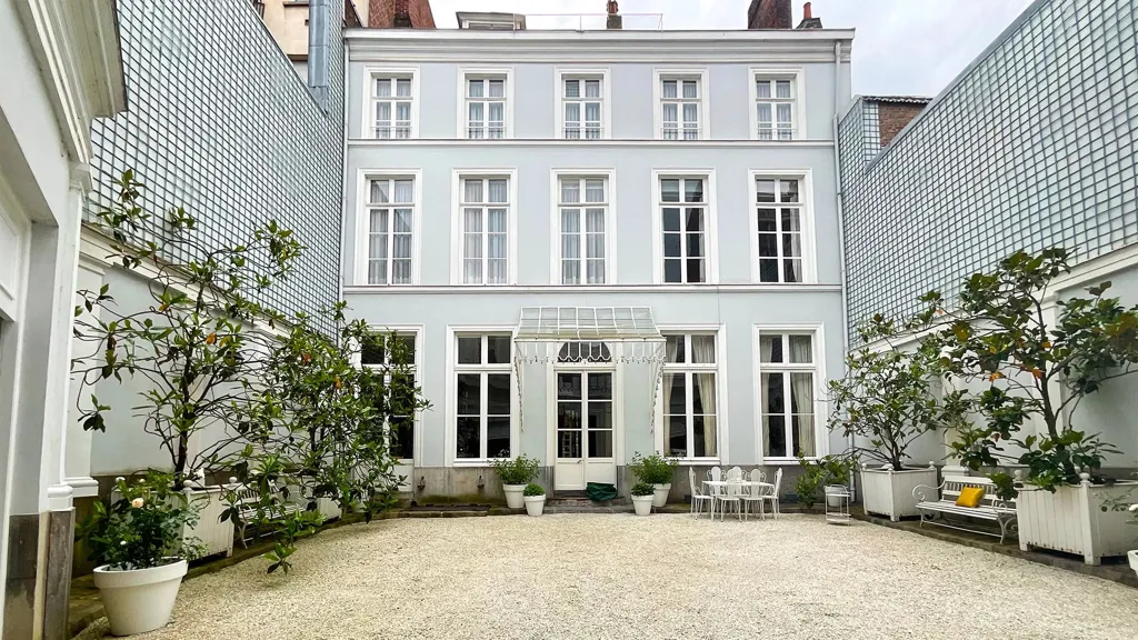 Aed - Historic Mansion with Garden in Old Lille