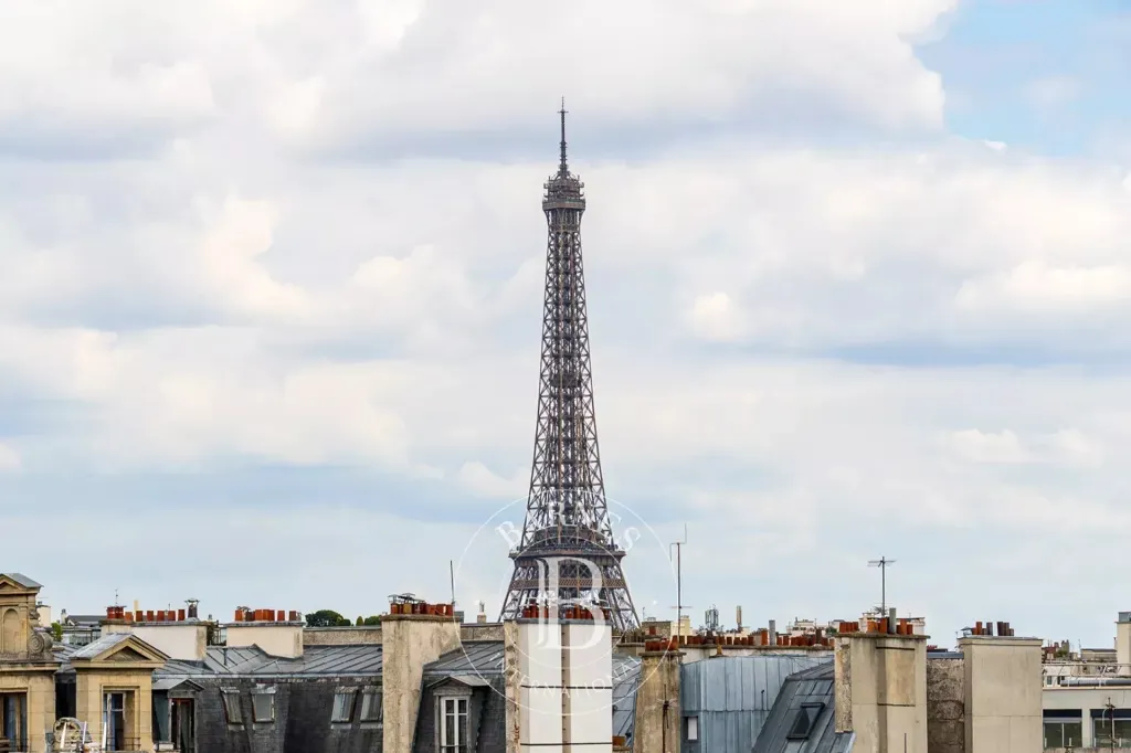 Dual Aspect Flat with Balcony in Paris 16th