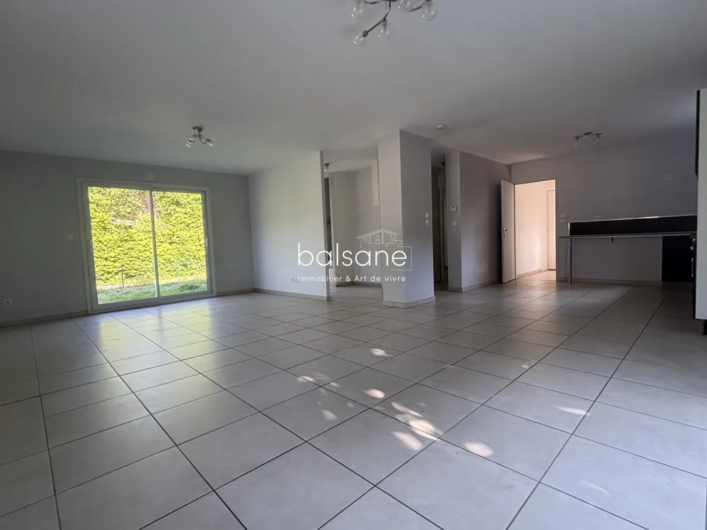 Séjour - Maison Récemment Construite avec Jardin à Pissy-Poville