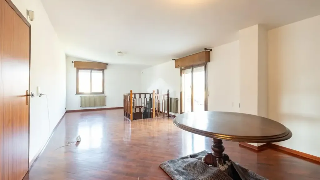 Salle à manger - Two-Level Attico with Terraces in Vignola