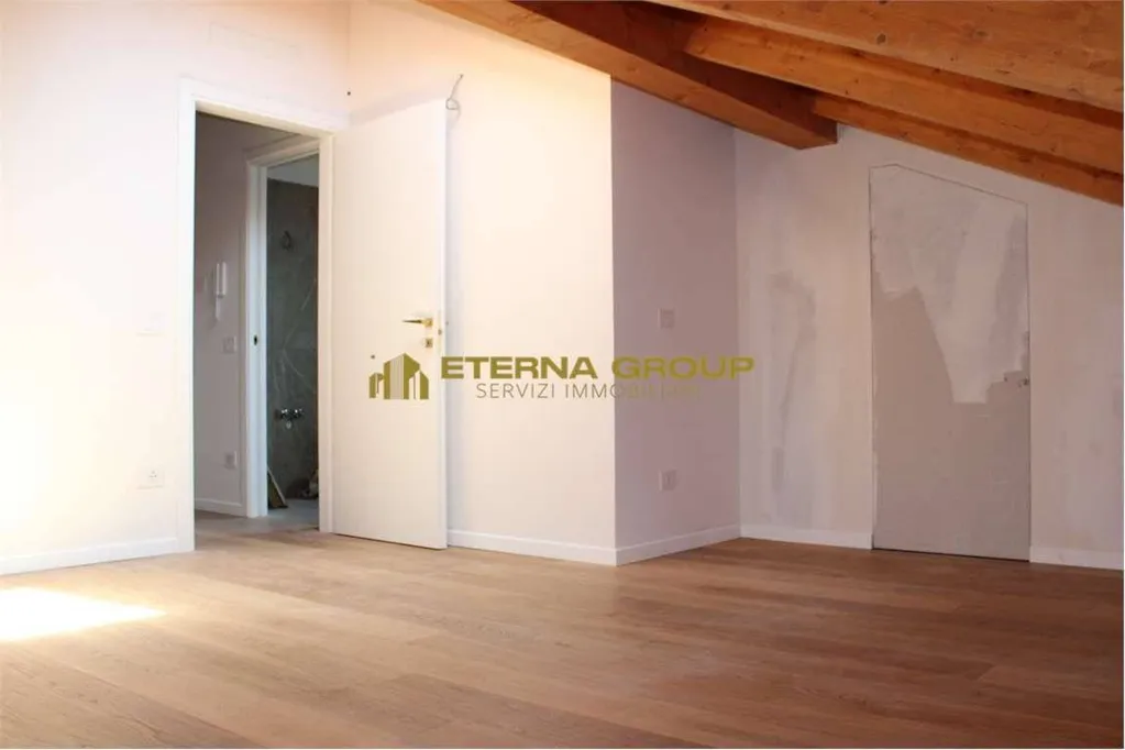 Pièces - Luxury Triplex with Terrace in Moncalieri
